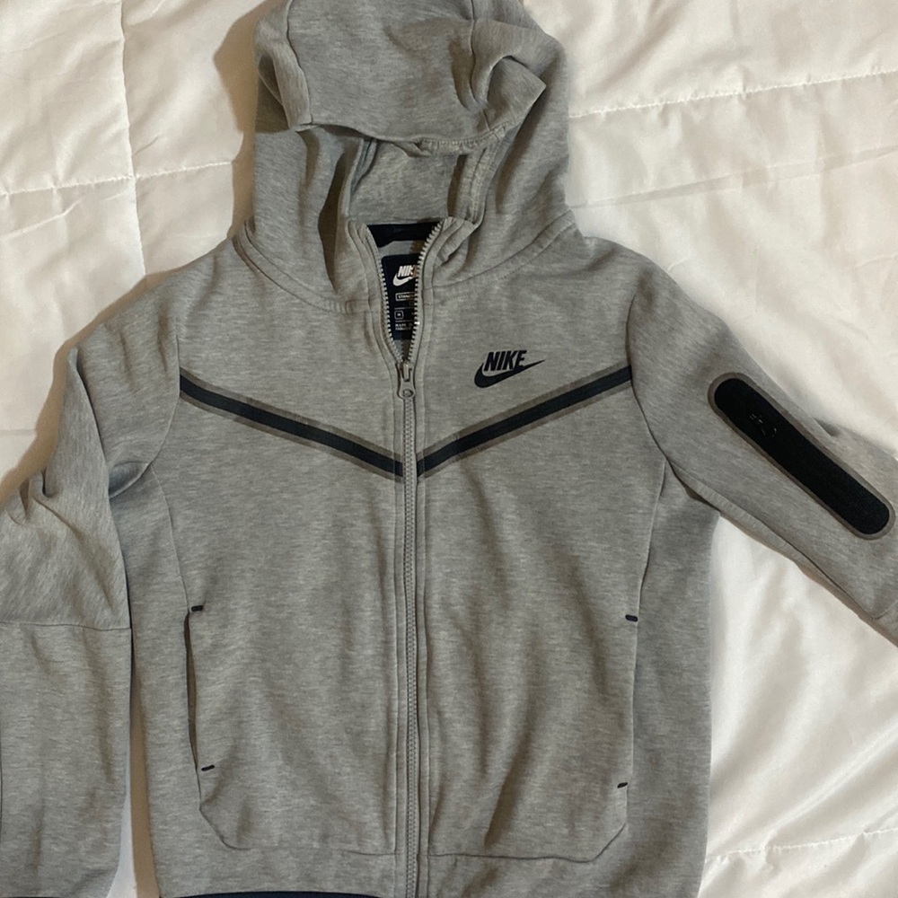 Nike Tech Fleece- Boys Youth Medium